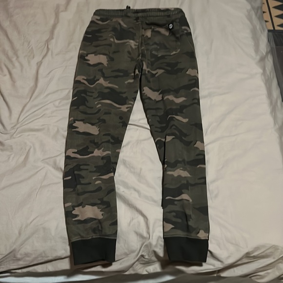 men’s small green camo joggers - Picture 3 of 3
